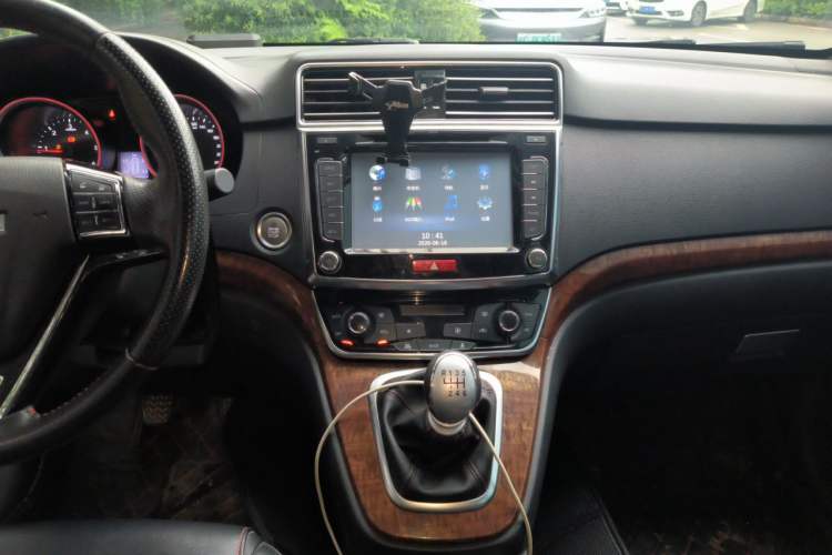 Used Haval H6 2017 Red-Label Sport Edition 2.0T Diesel Manual Two-Wheel Drive Elite Model China IV Standard Audio And AC Panel