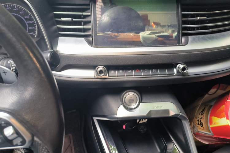 Used Haval H6 2017 Red Label 2.0T Automatic Two-Wheel Drive ZhiShang Model Audio And AC Panel