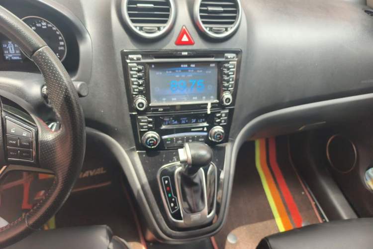 Used Haval H6 2017 Classic Edition 1.5T Automatic Two-Wheel Drive Elite Model Audio And AC Panel