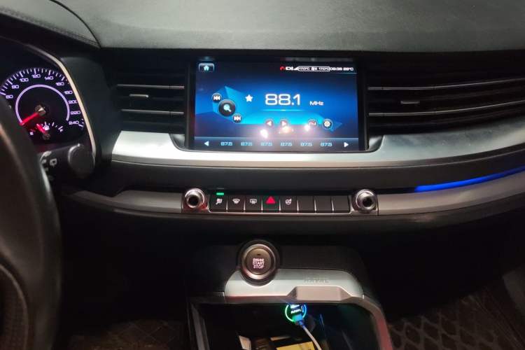 Used Haval H6 2017 Blue Label 2.0T Automatic Two-Wheel Drive Smart Edition Audio And AC Panel