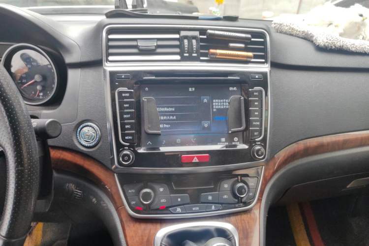 Used Haval H6 2017 Red-Label Sport Edition 1.5T Manual Two-Wheel Drive Elite Model Audio And AC Panel