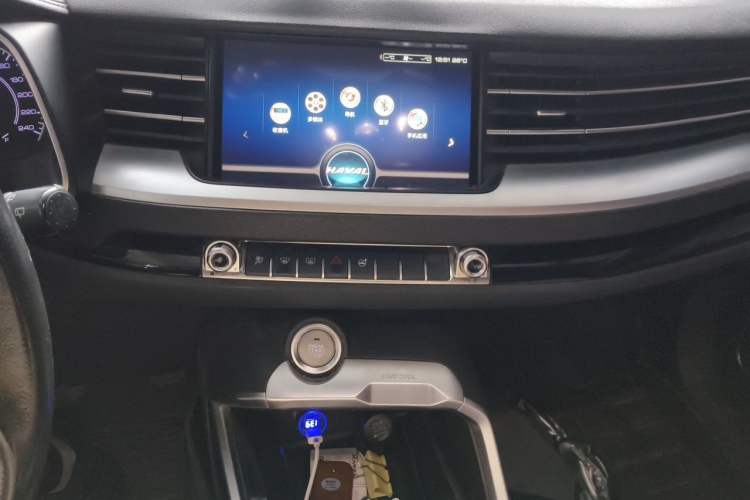 Used Haval H6 2017 Blue Label 2.0T Automatic Two-Wheel Drive Smart Edition Audio And AC Panel