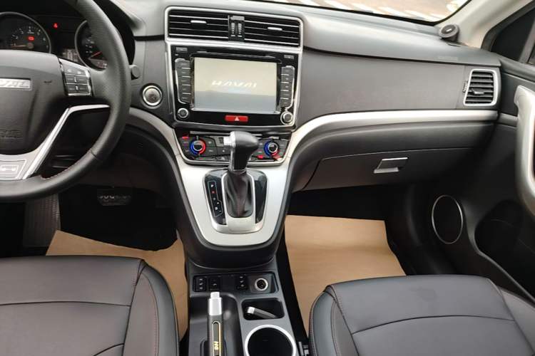 Used Haval H6 2017 Red-Label Sport Edition 1.5T Automatic Two-Wheel Drive Luxury Model Audio And AC Panel