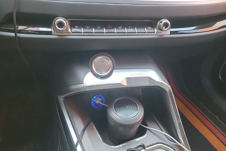 Used Haval H6 2017 Red Label 2.0T Automatic Two-Wheel Drive ZhiShang Model Audio And AC Panel