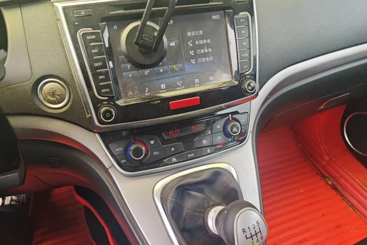 Used Haval H6 2017 Blue Label Sport Edition 1.5T Manual Two-Wheel Drive Elite Model Audio And AC Panel