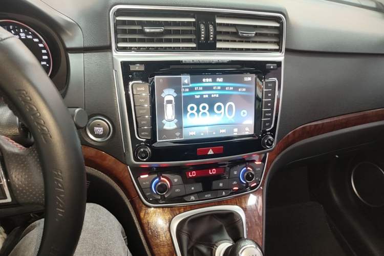 Used Haval H6 2017 Red-Label Sport Edition 1.5T Manual Two-Wheel Drive Elite Model Audio And AC Panel