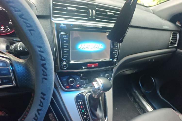 Used Haval H6 2017 Blue Label Sport Edition 1.5T Automatic Two-Wheel Drive Luxury Model Audio And AC Panel