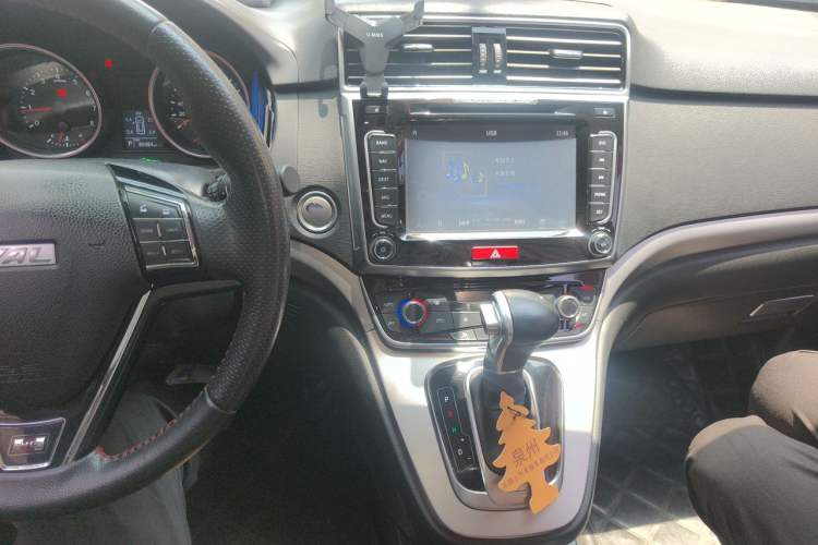 Used Haval H6 2017 Red-Label Sport Edition 1.5T Automatic Two-Wheel Drive Luxury Model Audio And AC Panel