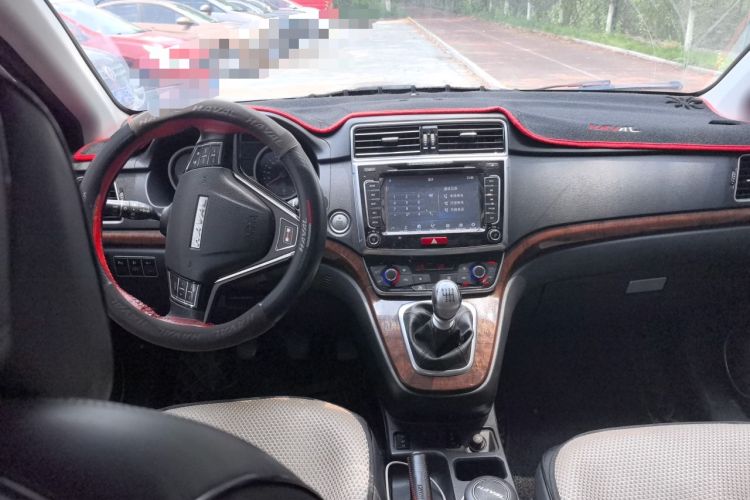 Used Haval H6 2017 Red-Label Sport Edition 1.5T Manual Two-Wheel Drive Elite Model Center Console