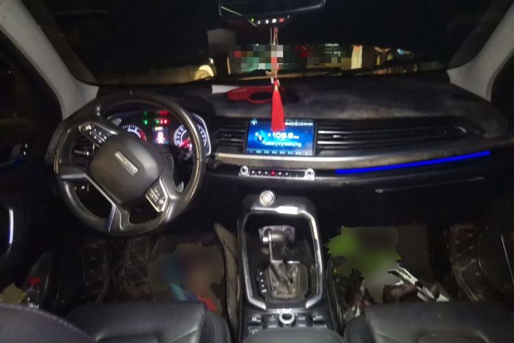 Used Haval H6 2017 Blue Label 1.5T Automatic Two-Wheel Drive ZhiShang Model Center Console