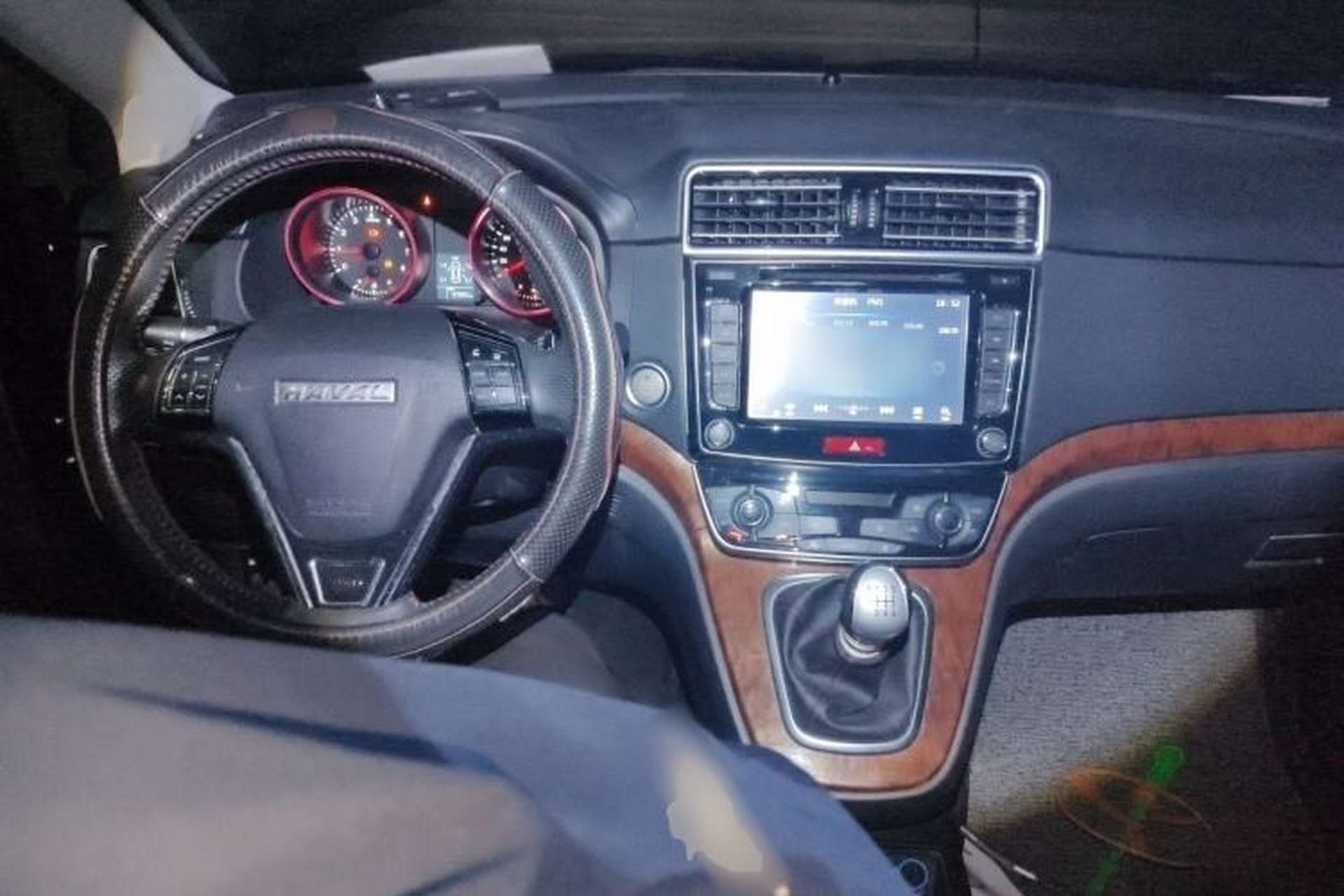 Used Haval H6 2017 Red-Label Sport Edition 1.5T Manual Two-Wheel Drive Elite Model Center Console