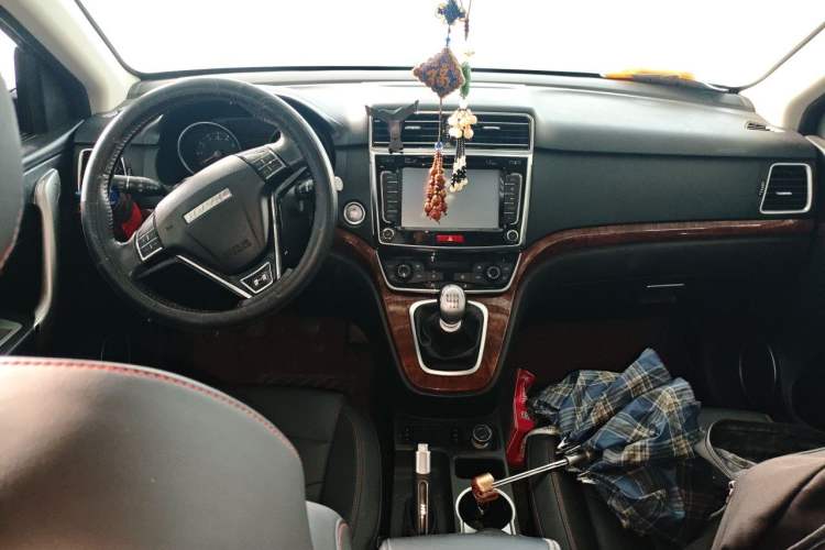 Used Haval H6 2017 Red-Label Sport Edition 1.5T Manual Two-Wheel Drive Elite Model Center Console