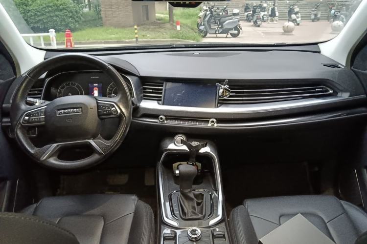 Used Haval H6 2017 Blue Label 1.5T Automatic Two-Wheel Drive ZhiShang Model Center Console