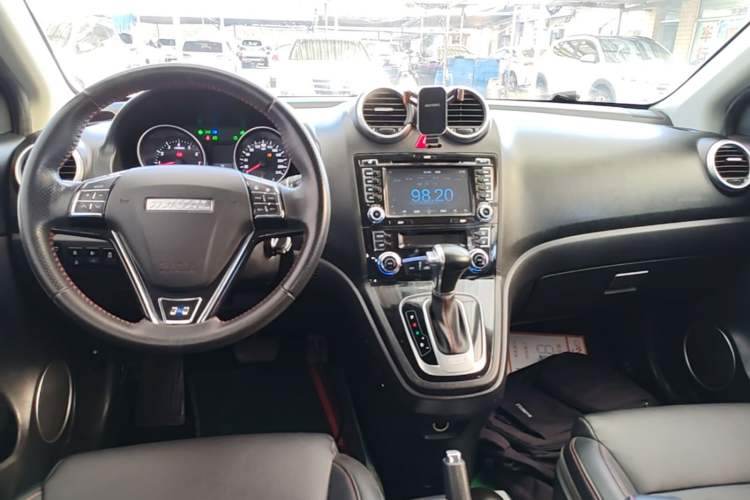 Used Haval H6 2017 Classic Edition 1.5T Automatic Two-Wheel Drive Elite Model Center Console