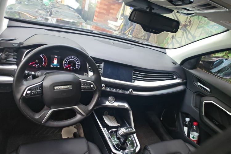 Used Haval H6 2017 Red-Label 1.3T Automatic Two-Wheel Drive ZhiShang Model Center Console
