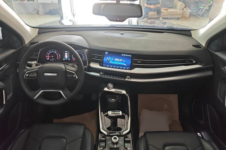 Used Haval H6 2017 Red Label 2.0T Automatic Two-Wheel Drive ZhiShang Model Center Console