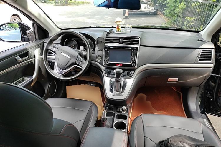 Used Haval H6 2017 Restyled Red-Label Sport Version 1.5T Automatic Two-Wheel Drive Luxury Trim Center Console