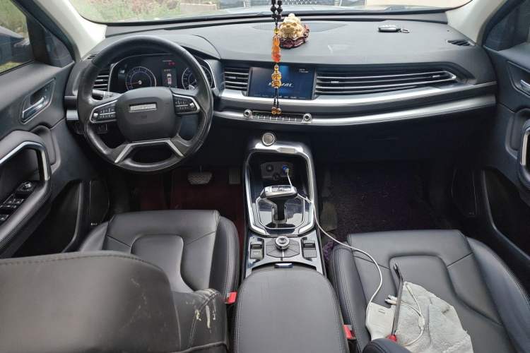 Used Haval H6 2017 Red Label 2.0T Automatic Two-Wheel Drive ZhiShang Model Center Console