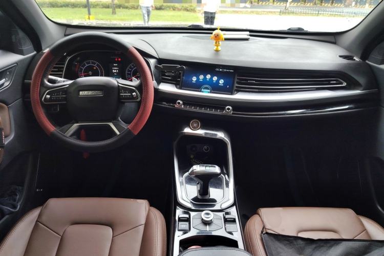Used Haval H6 2017 Red Label 2.0T Automatic Two-Wheel Drive ZhiShang Model Center Console