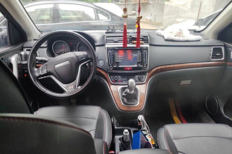 Used Haval H6 2017 Red-Label Sport Edition 1.5T Manual Two-Wheel Drive Elite Model Center Console