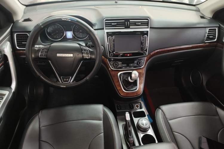 Used Haval H6 2017 Red-Label Sport Edition 1.5T Manual Two-Wheel Drive Elite Model Center Console