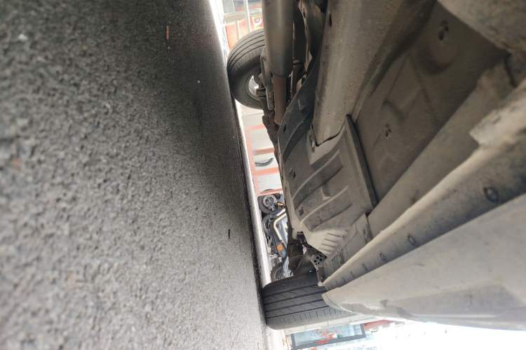 Used Haval H6 2017 Red Label 2.0T Automatic Two-Wheel Drive ZhiShang Model Chassis Front Left