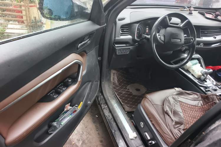 Used Haval H6 2017 Red-Label 1.3T Automatic Two-Wheel Drive ZhiShang Model Driver Seat