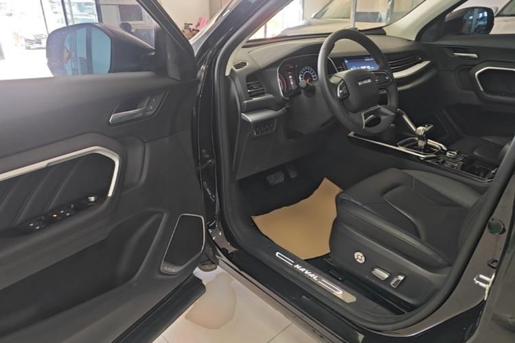 Used Haval H6 2017 Red Label 2.0T Automatic Two-Wheel Drive ZhiShang Model Driver Seat