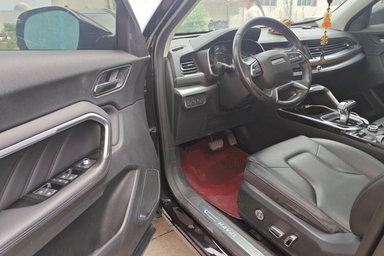 Used Haval H6 2017 Red Label 2.0T Automatic Two-Wheel Drive ZhiShang Model Driver Seat