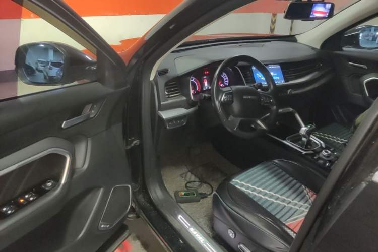 Used Haval H6 2017 Red Label 2.0T Automatic Two-Wheel Drive ZhiShang Model Driver Seat
