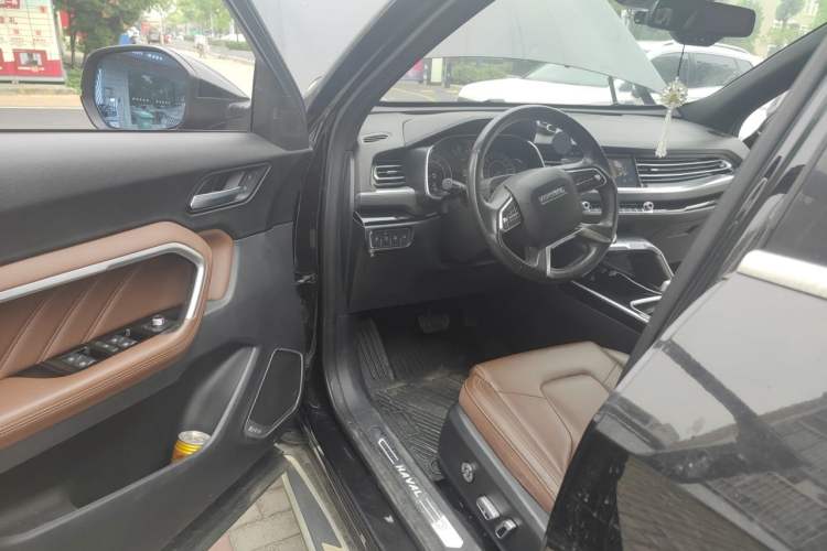 Used Haval H6 2017 Red Label 2.0T Automatic Two-Wheel Drive ZhiShang Model Driver Seat