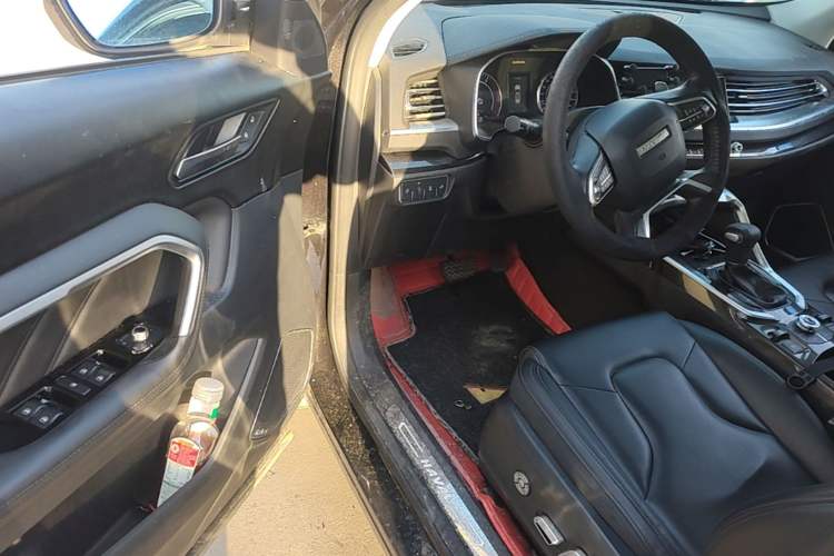 Used Haval H6 2017 Blue Label 1.5T Automatic Two-Wheel Drive ZhiShang Model Driver Seat