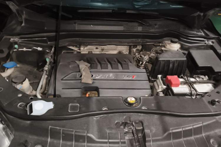 Used Haval H6 2017 Red-Label Sport Edition 1.5T Manual Two-Wheel Drive Elite Model Engine Bay