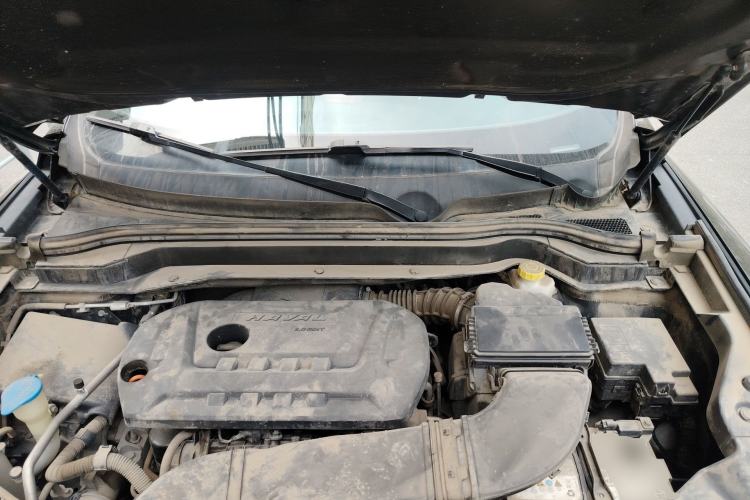 Used Haval H6 2017 Red Label 2.0T Automatic Two-Wheel Drive ZhiShang Model Engine Bay