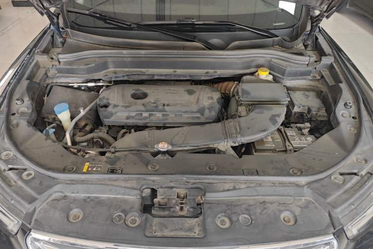Used Haval H6 2017 Red Label 2.0T Automatic Two-Wheel Drive ZhiShang Model Engine Bay