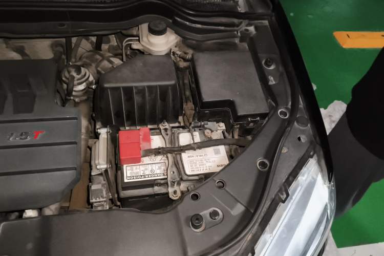 Used Haval H6 2017 Red-Label Sport Edition 1.5T Manual Two-Wheel Drive Elite Model Engine Bay Left