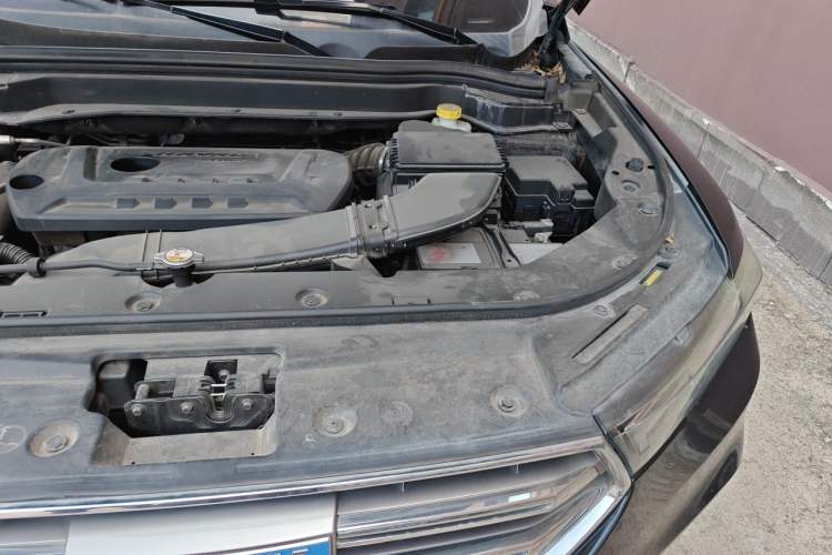 Used Haval H6 2017 Blue Label 2.0T Automatic Two-Wheel Drive Leading Model Engine Bay Left