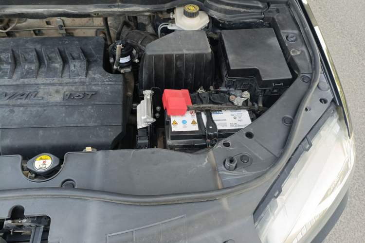 Used Haval H6 2017 Red-Label Sport Edition 1.5T Manual Two-Wheel Drive Elite Model Engine Bay Left