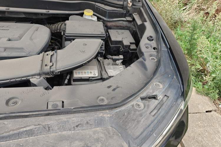 Used Haval H6 2017 Red Label 2.0T Automatic Two-Wheel Drive ZhiShang Model Engine Bay Left
