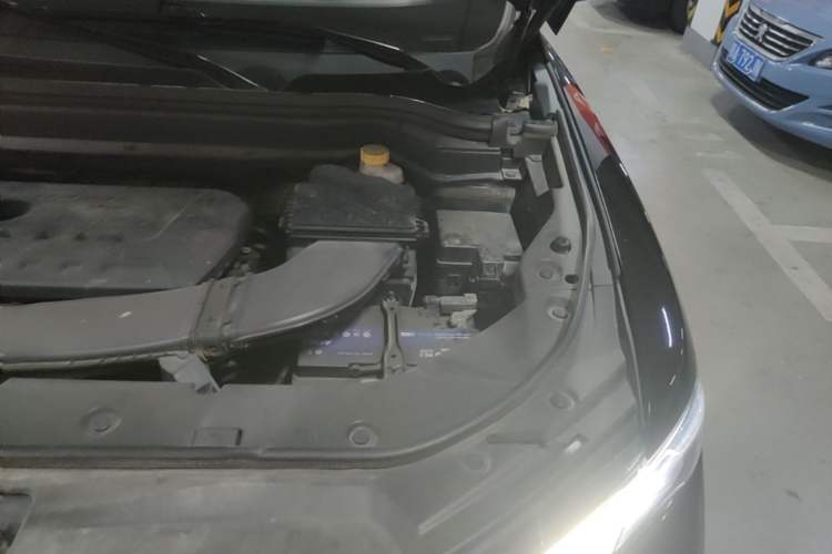 Used Haval H6 2017 Red Label 2.0T Automatic Two-Wheel Drive ZhiShang Model Engine Bay Left