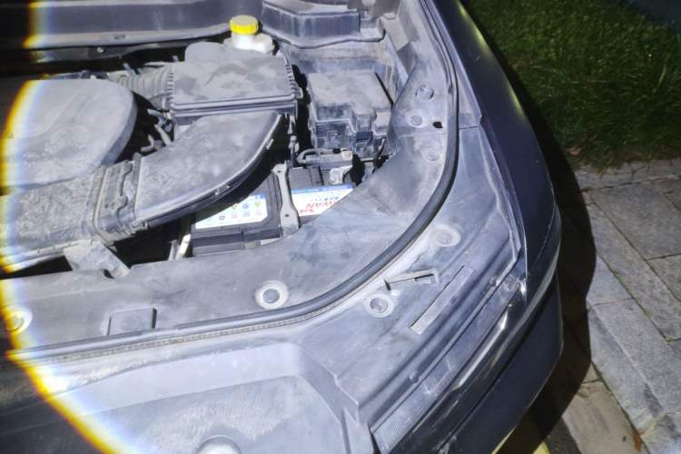Used Haval H6 2017 Red Label 2.0T Automatic Two-Wheel Drive ZhiShang Model Engine Bay Left