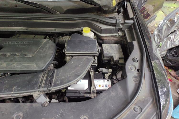 Used Haval H6 2017 Red Label 2.0T Automatic Two-Wheel Drive ZhiShang Model Engine Bay Left