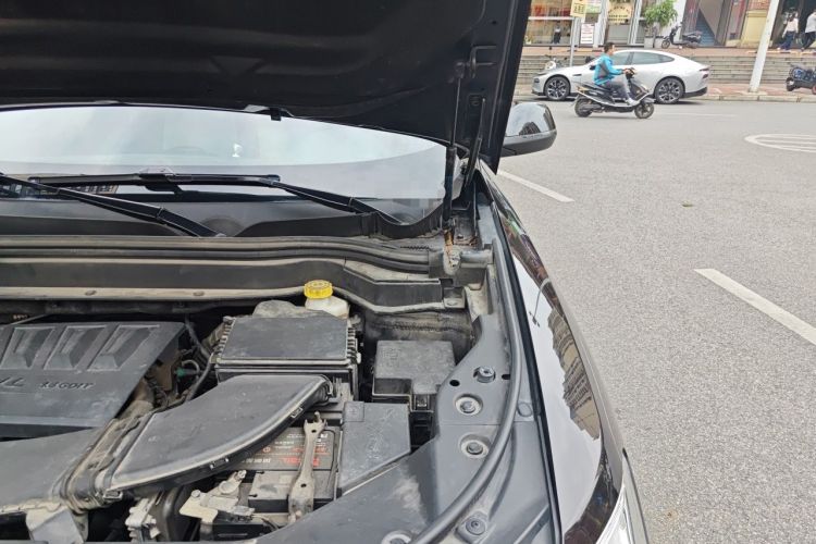 Used Haval H6 2017 Blue Label 1.5T Automatic Two-Wheel Drive ZhiShang Model Engine Bay Left