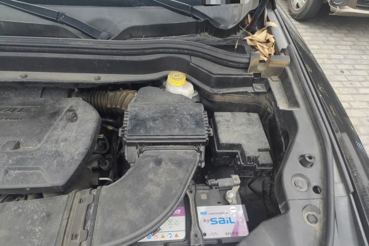 Used Haval H6 2017 Red Label 2.0T Automatic Two-Wheel Drive ZhiShang Model Engine Bay Left