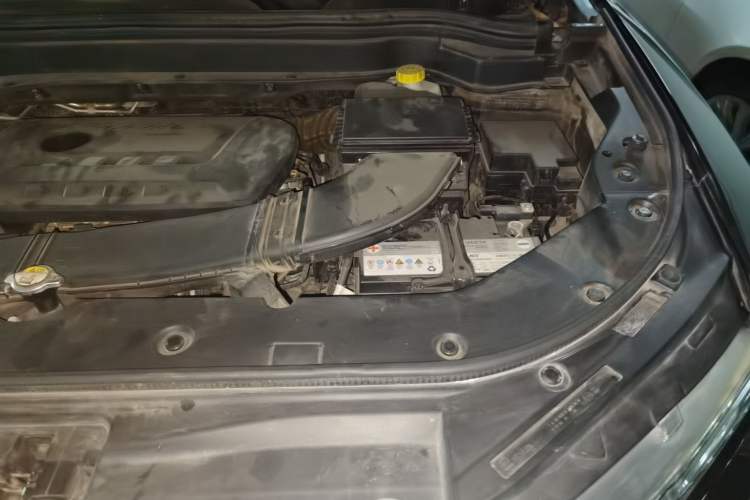 Used Haval H6 2017 Blue Label 2.0T Automatic Two-Wheel Drive Luxury Model Engine Bay Left