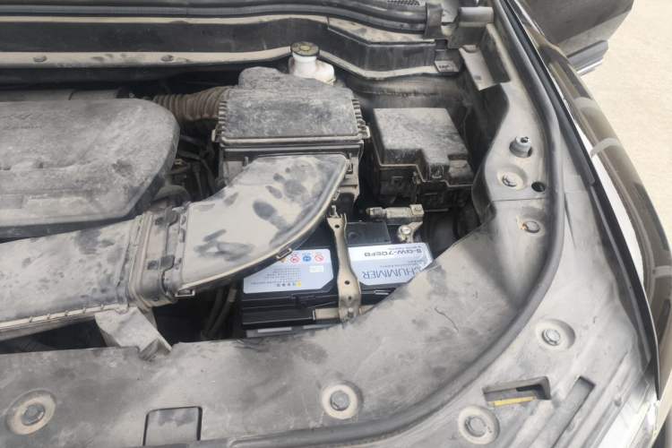 Used Haval H6 2017 Red Label 2.0T Automatic Two-Wheel Drive ZhiShang Model Engine Bay Left