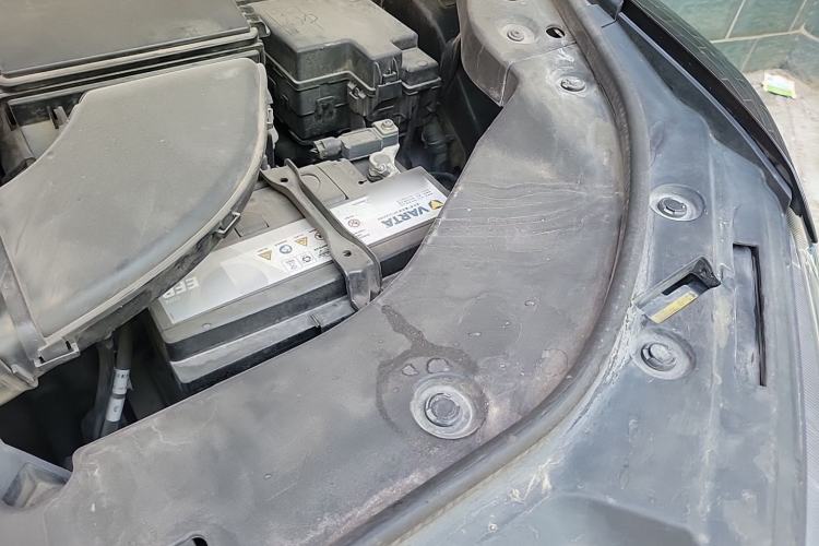 Used Haval H6 2017 Red Label 2.0T Automatic Two-Wheel Drive ZhiShang Model Engine Bay Left