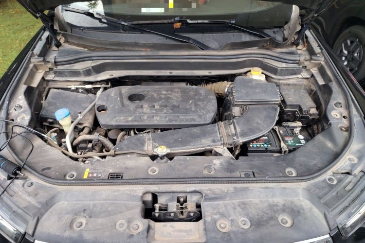 Used Haval H6 2017 Red Label 2.0T Automatic Two-Wheel Drive ZhiShang Model Engine Bay