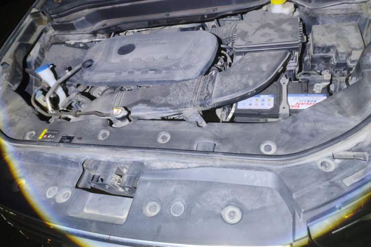 Used Haval H6 2017 Red Label 2.0T Automatic Two-Wheel Drive ZhiShang Model Engine Bay