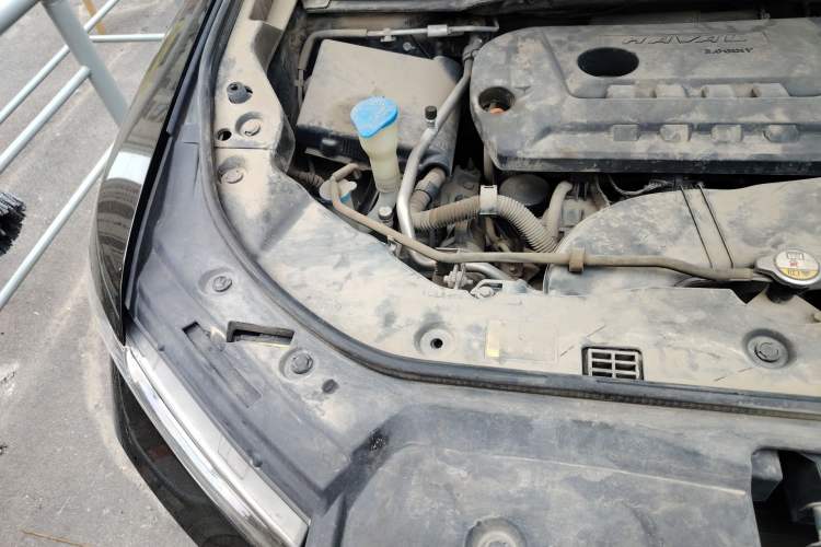 Used Haval H6 2017 Red Label 2.0T Automatic Two-Wheel Drive ZhiShang Model Engine Bay Right